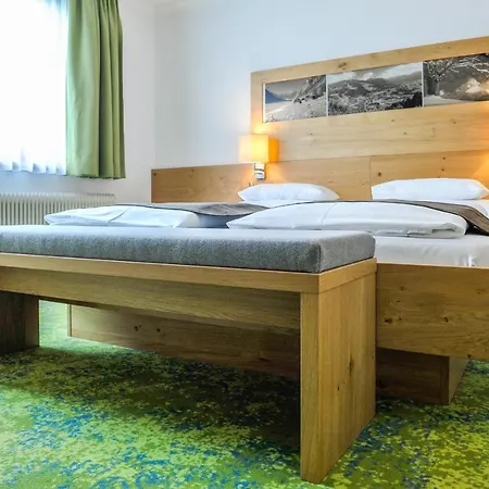 ホテル Alpinhotel Maistatt シュラートミンク